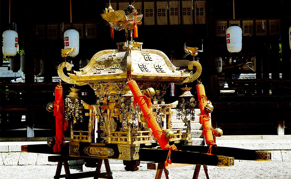 沙沙貴神社「沙沙貴祭り」神輿「本社」