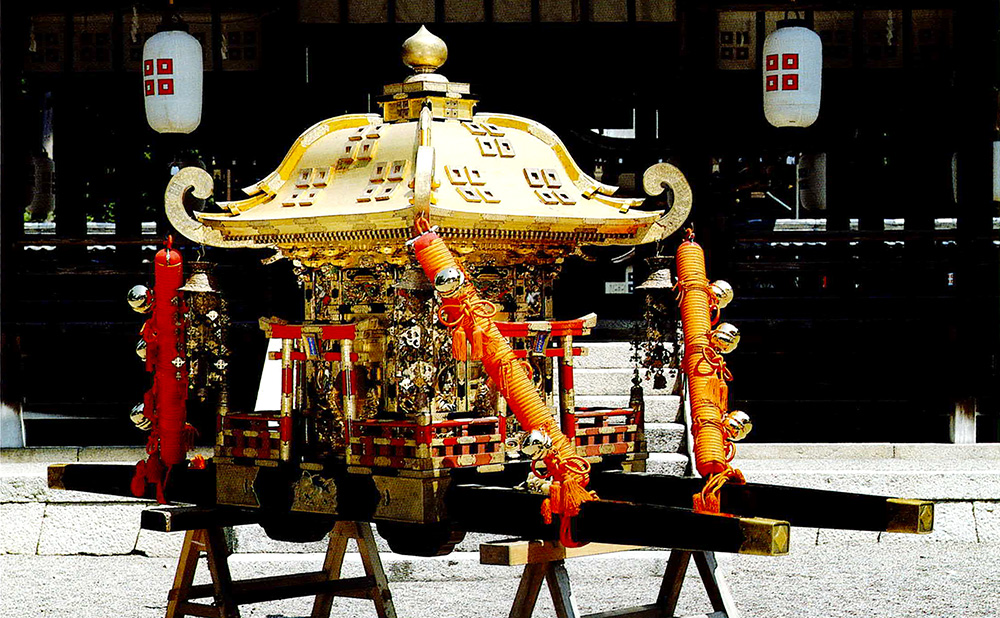 沙沙貴神社「沙沙貴祭り」神輿「聖社」